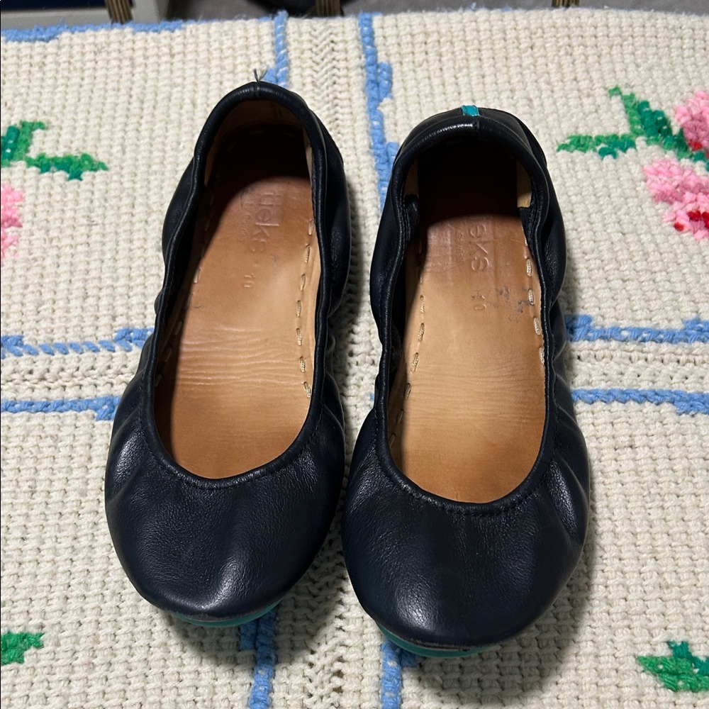 Black Leather Tieks EUC